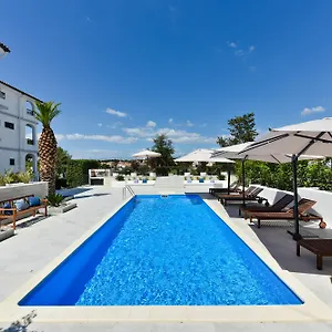 mediterraneo-garden-apartments.hotelinzadar.com/